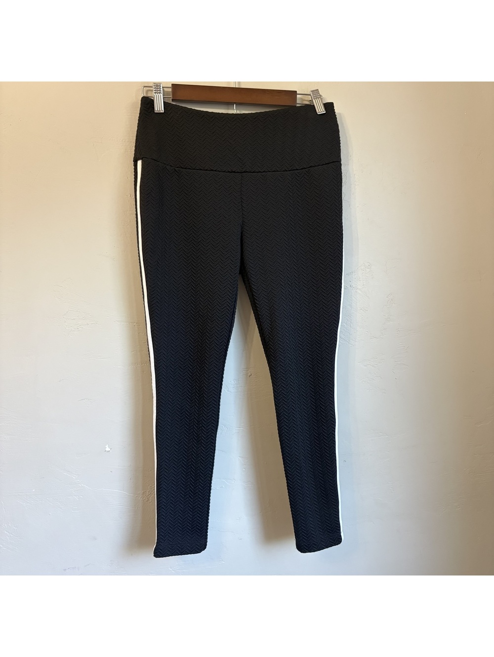Zenergy by Chico's Black Herringbone Jacquard Side-Stripe Leggings 0 (US 4/S)